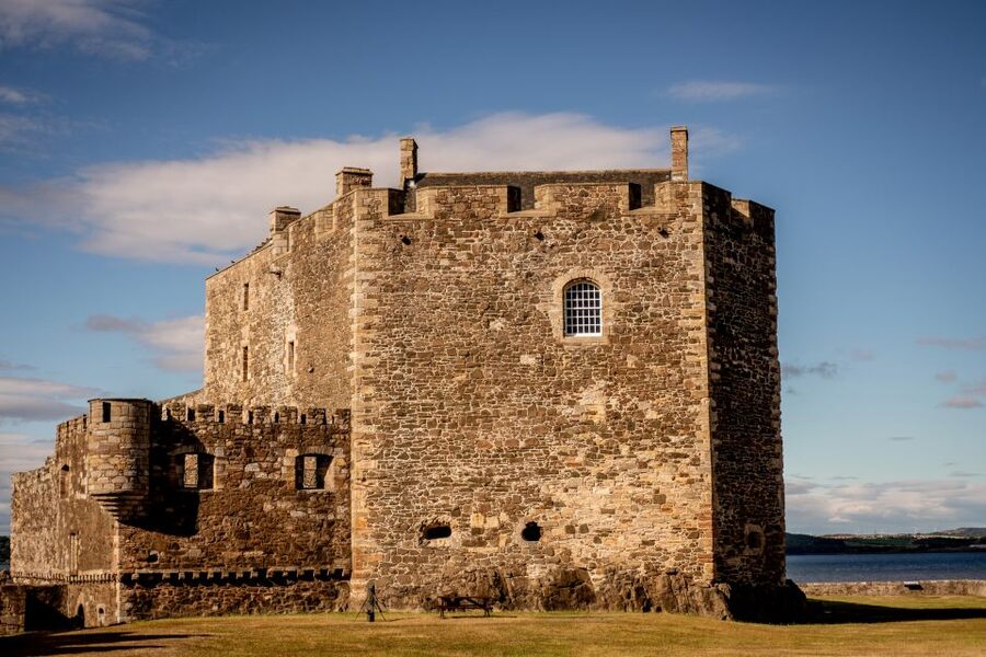 4-Day Outlander Trail From Edinburgh - Lodging and getting dinner, the B&B reality check