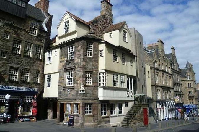 A History of Witchcraft in Edinburgh: A Self-Guided Audio Tour - Bake House Close: The Narrow Streets Where Stories Spread