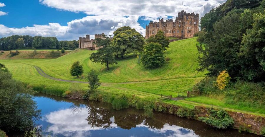 Alnwick Castle and Scottish Borders Tour from Edinburgh - The Traditional Village Break: How to Use the 30 Minutes