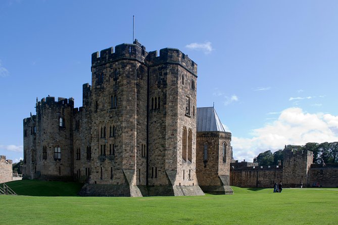 Alnwick Castle, Northumberland and Borders Tour with Admission - A Hogwarts Castle Day Trip From Edinburgh, With the Border in Between