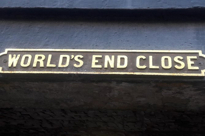 Curious Tales of the Royal Mile - Private Walking Tour - Stop 1: Edinburgh Castle area stories, escapes, appeals, gang fights, water woes