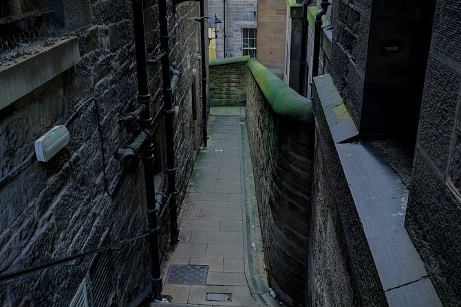 Dark History and Ghost Tour of Edinburgh - Greyfriars Kirkyard: Poltergeists, Body Snatching, and the End of the Story