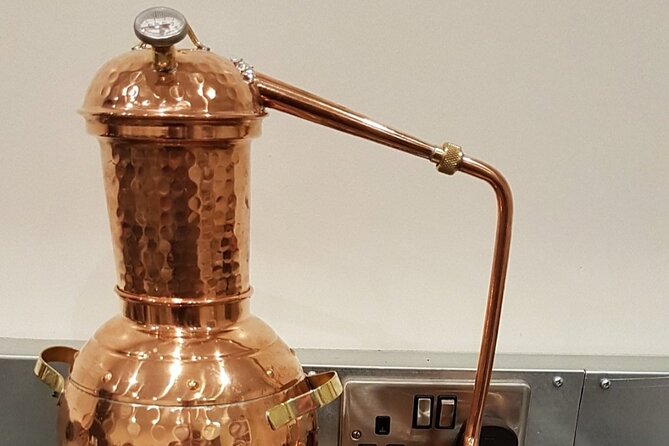 Distill a bottle of Gin on mini copper stills - Who should book this Sip Antics gin and rum style class?