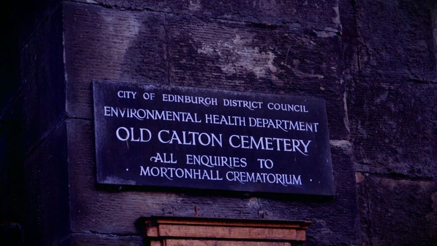 Edinburgh: 2-Hour Ghost Tour in Spanish - What to wear and bring for a comfortable night