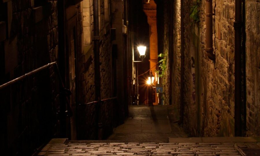Edinburgh: 2-Hour Ghost Tour in Spanish - Why this Spanish ghost tour works in Edinburgh