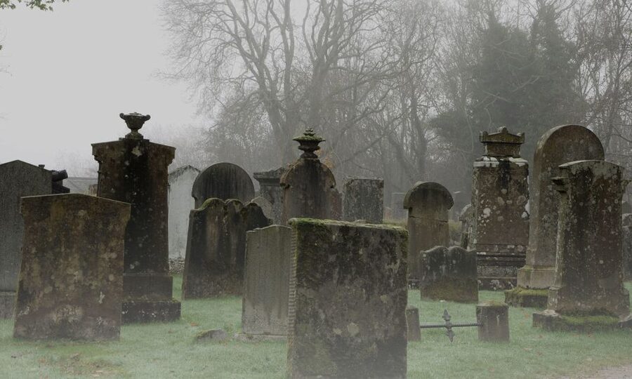 Edinburgh: 2-Hour Ghost Tour in Spanish - Price and value: is $20 worth a 2-hour night walk?