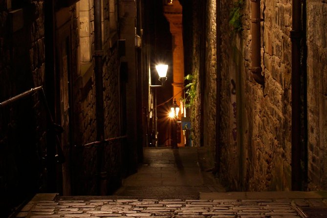 Edinburgh 2 Hour Nighttime Ghost Tour Italian Tour Guide - Price and Value: Is About $20.59 for Two Hours a Good Deal?