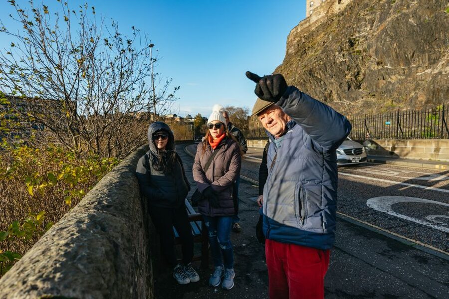 Edinburgh: 3-Hour Guided Walking Tour - Waverley Station, Princes Street Gardens, and finishing at Scott Monument