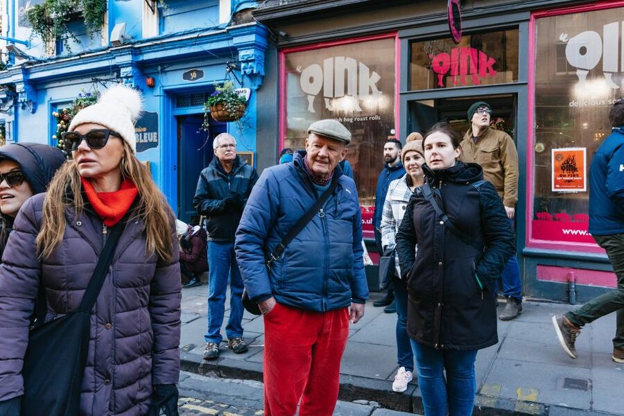 Edinburgh: 3-Hour Guided Walking Tour - Strolling past City Chambers, Mercat Cross, and Parliament Square