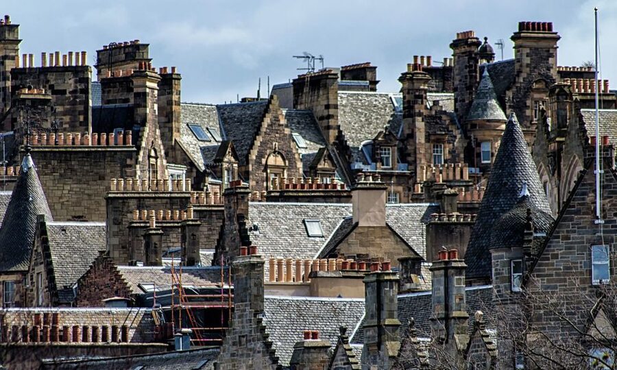 Edinburgh: 3-Hour Historical Walking Tour in Italian - Walking the Royal Mile With Italian Stories at City-Chambers Pace
