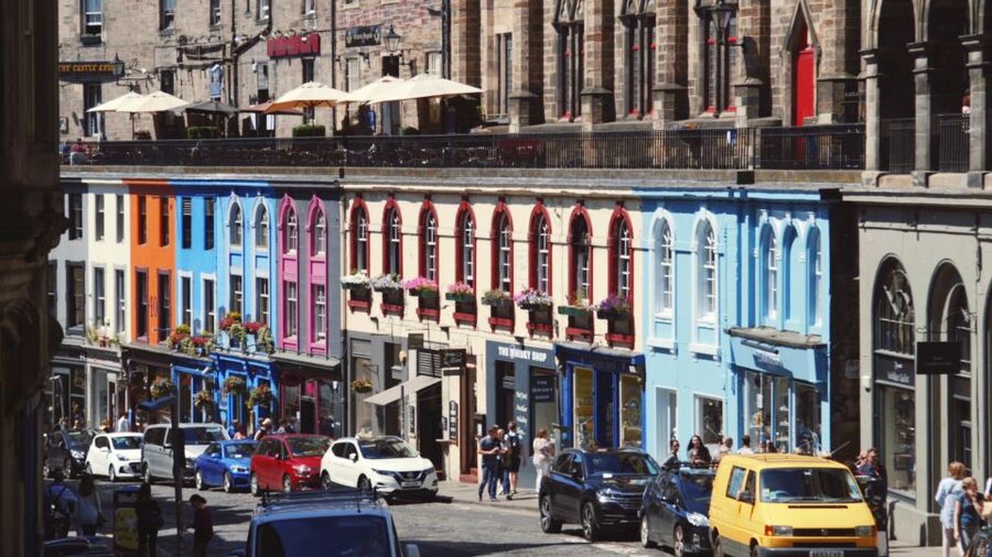Edinburgh: 3-Hour Historical Walking Tour in Spanish - Starting at 190 High Street: Where the Royal Mile Story Begins