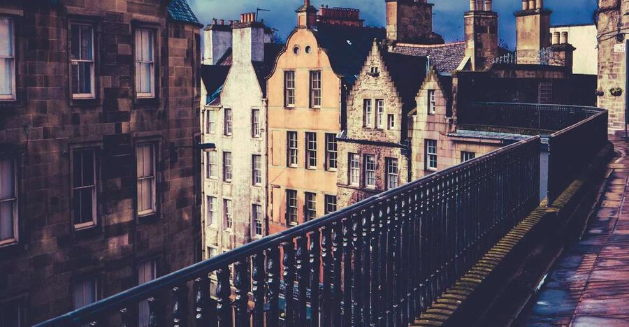 Edinburgh: 3-Hour Historical Walking Tour in Spanish - Old Town Closes and the Royal Mile: How You See Edinburgh’s Original Layout