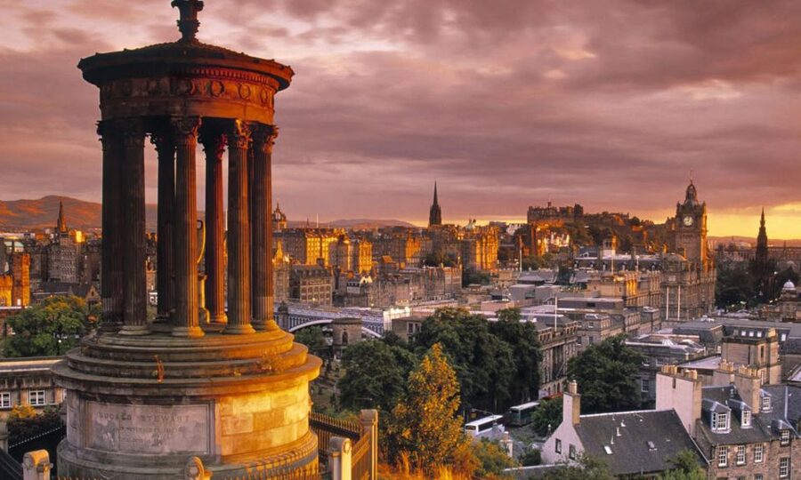 Edinburgh: 3-Hour Historical Walking Tour in Spanish - Edinburgh Castle Views and the Stone of Destiny Story