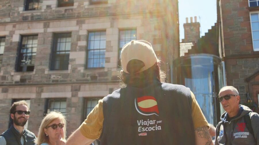 Edinburgh: 3-Hour Historical Walking Tour in Spanish - Up to the Mound and Over to the Grassmarket Break