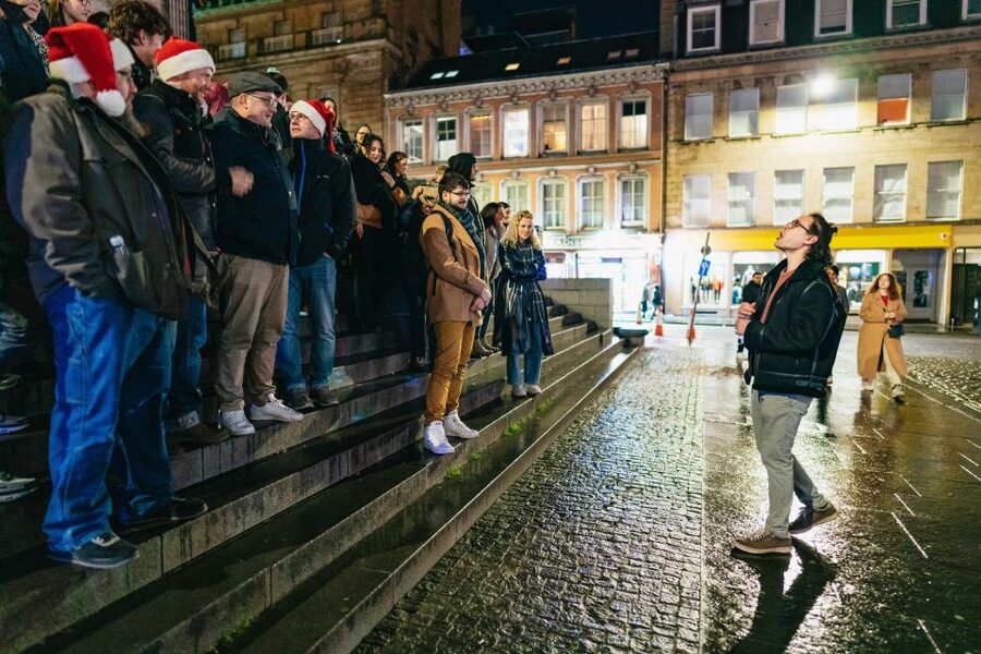 Edinburgh: 7 Bar Pub Crawl with 7 Shots & Discounts - A 5-Hour Edinburgh Night Out Built Around 7 Stops