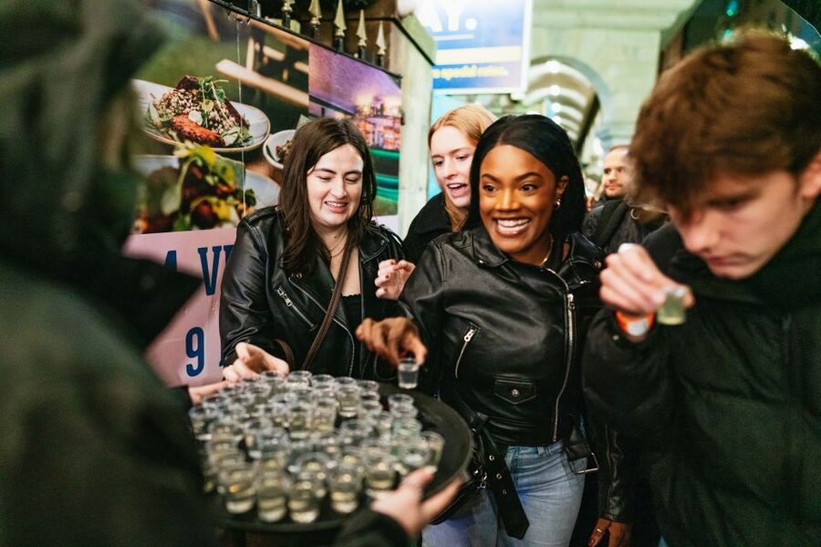 Edinburgh: 7 Bar Pub Crawl with 7 Shots & Discounts - The Vibe: Meeting People, Solo-Friendly Energy, and Guide Power
