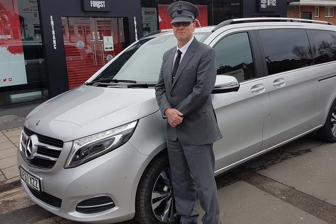 Edinburgh Airport to Glasgow City Chauffeured Hire Driver - Pickup at the Airport: How the Meet-and-Greet Works in Practice