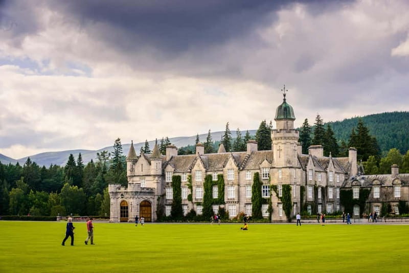 Edinburgh: Balmoral Castle and Scone Palace Royal Tour - Scone Palace: The Crowning Place of Scottish Kings