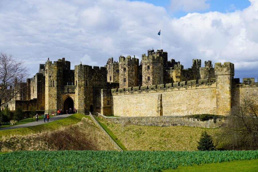 Edinburgh: Bamburgh Castle, Northumberland and Alnwick Trip - Alnwick Garden (optional): Grand Cascade and the Poison Gardens