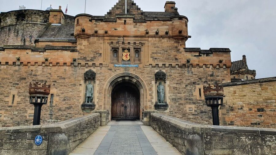 Edinburgh Castle: 120-Minute In-Depth Tour with Expert Guide - Quick hits from this 120-minute castle experience
