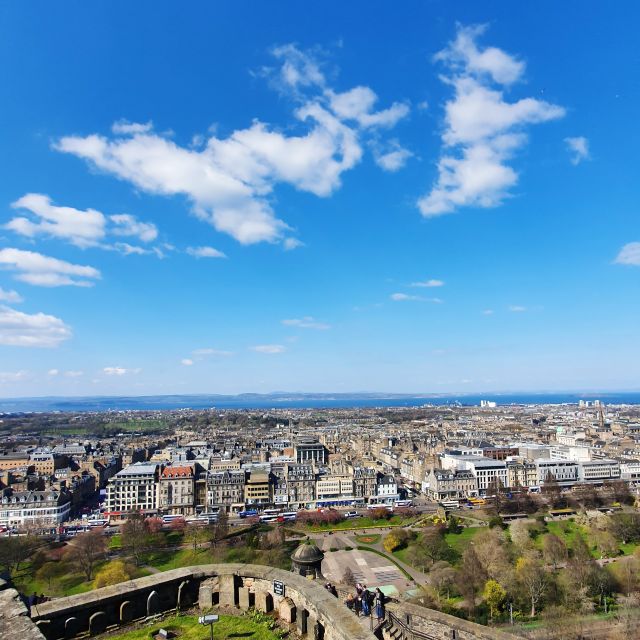 Edinburgh Castle: 120-Minute In-Depth Tour with Expert Guide - St Margaret’s Chapel and royal rooms: making 900 years of faith and power make sense