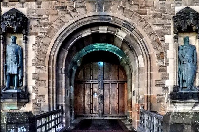 Edinburgh Castle Guided Tour - Tickets Included - Getting your bearings on the Royal Mile approach