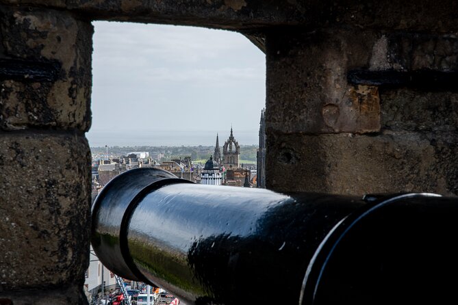 Edinburgh Castle: Guided Walking Tour with Entry Ticket - Esplanade orientation: sieges, volcanos, and the tattoo viewpoint