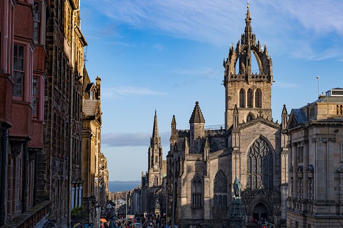 Edinburgh Castle: Guided Walking Tour with Entry Ticket - Panoramic Edinburgh Old Town views from Castle Rock