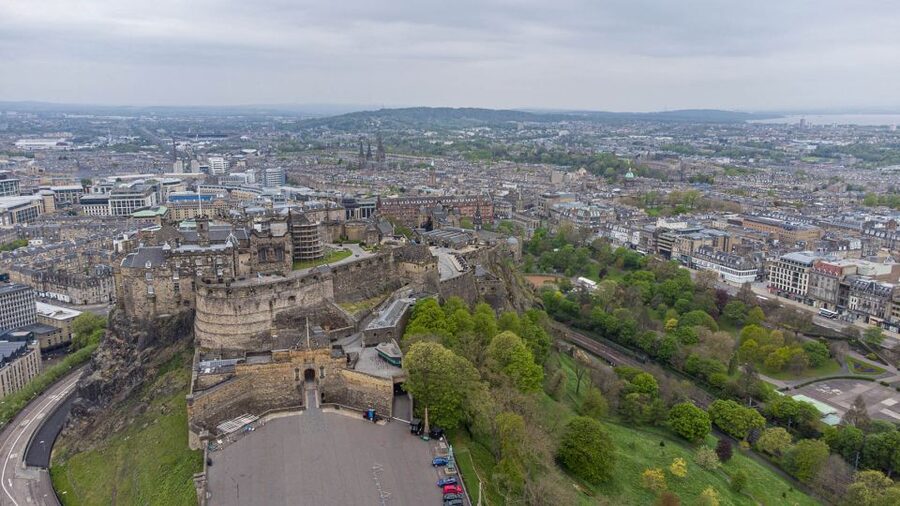 Edinburgh Castle: Guided Walking Tour with Entry Ticket - Who should book this Edinburgh Castle guided entry and who should skip