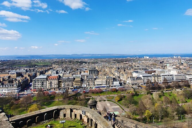 Edinburgh Castle Highlights Tour with Tickets, Map, and Guide - Enter through the gatehouse, then Argyle Battery for views and the One Oclock Gun