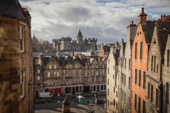 Edinburgh Castle & Royal Mile Walking Tour - Ticket Included - Royal Mile, St Giles’ Cathedral, and Mercat Cross in the right order