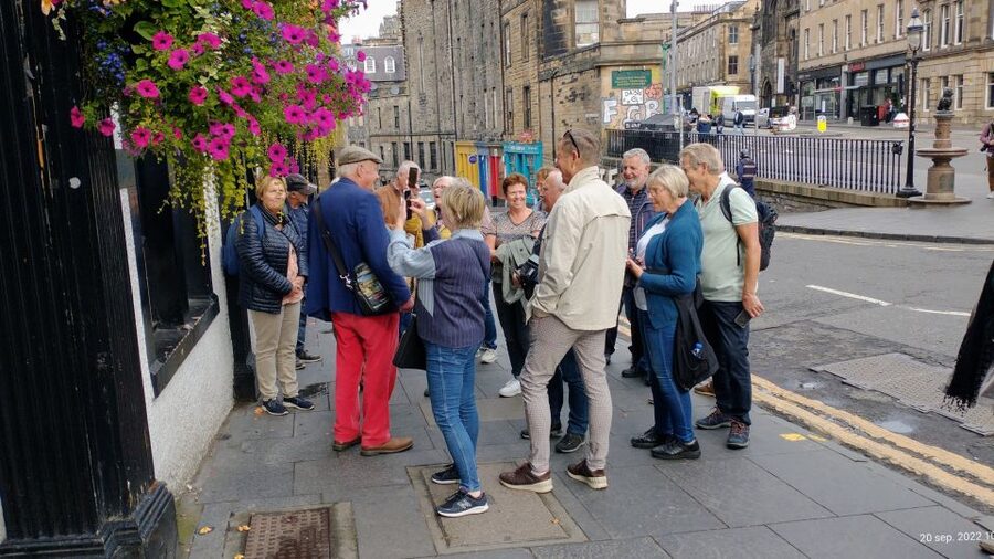 Edinburgh: City Highlights Private Guided Walking Tour - Why a private guide makes Edinburgh click