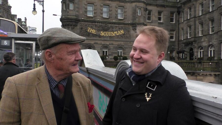 Edinburgh: City Highlights Private Guided Walking Tour - Royal Mile highlights, Edinburgh Castle exterior, and St Giles Cathedral exterior
