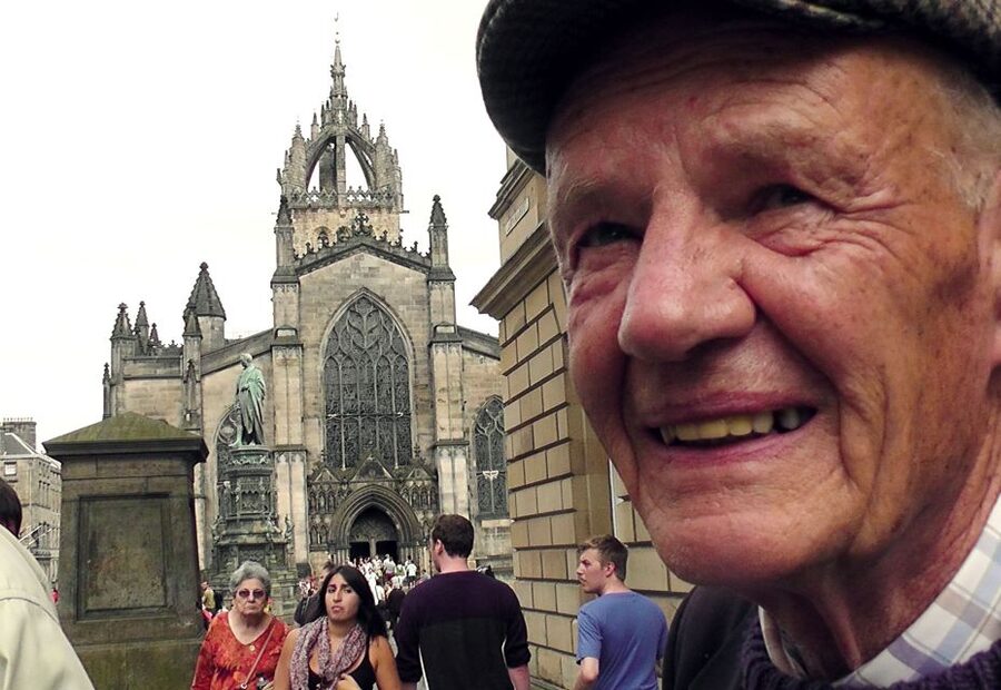 Edinburgh: City Highlights Private Guided Walking Tour - Your walking route through Old Town and New Town