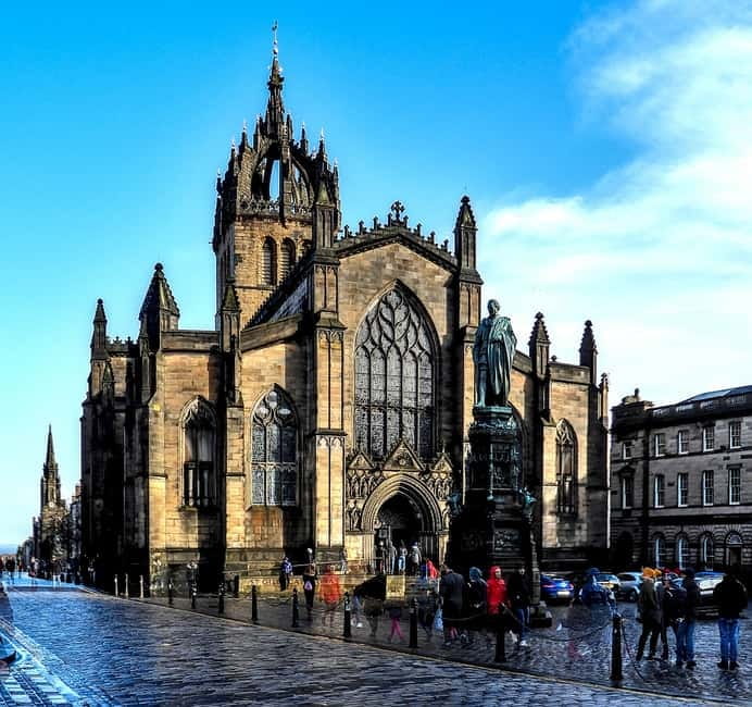 Edinburgh: Dark History Royal Mile Walking Tour - The Guide Makes or Breaks It, and This One Gets Praise for Delivery