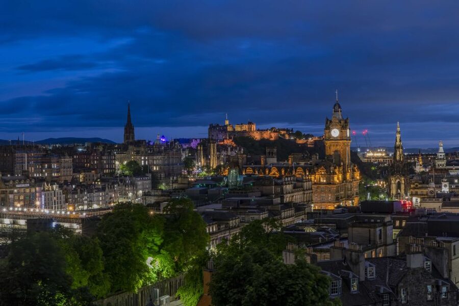 Edinburgh: Dark Secrets of the Old Town Ghost Walking Tour - Burke and Hare, Westport Murderers, and the body trade in the 1800s