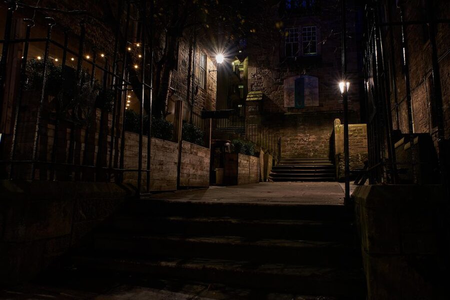 Edinburgh: Dark Secrets of the Old Town Ghost Walking Tour - Black Death in the 1300s: doctors, panic, and coping