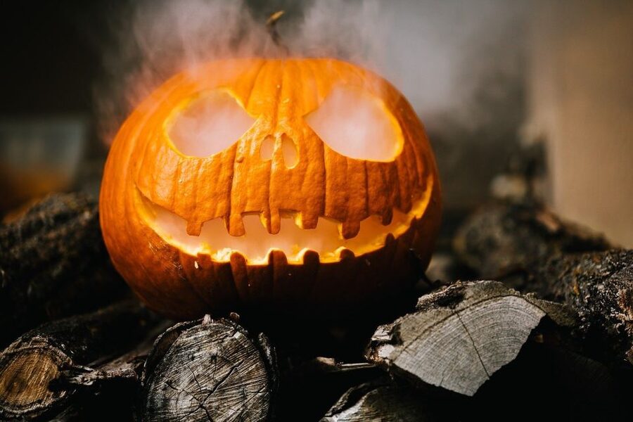 Edinburgh: Dark Secrets of the Old Town Halloween Tour - Old Town closes and why this walking format works