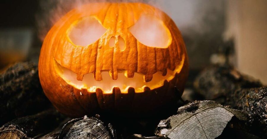 Edinburgh: Dark Secrets of the Old Town Halloween Tour - Witch hunts in Edinburgh: beliefs, fear, and why people accepted it
