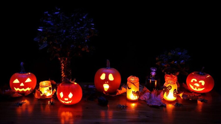 Edinburgh: Dark Secrets of the Old Town Halloween Tour - Old Calton Cemetery plus views: a darker walk that also gives you a breather