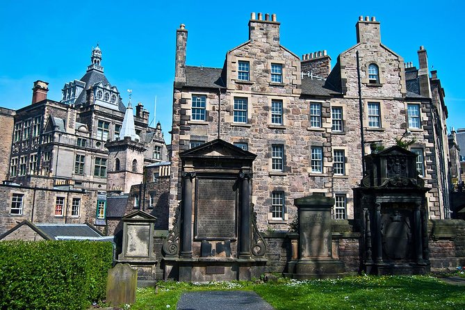 Edinburgh Darkside Walking Tour: Mysteries, Murder and Legends - How the guide style affects your experience (and who people rave about)