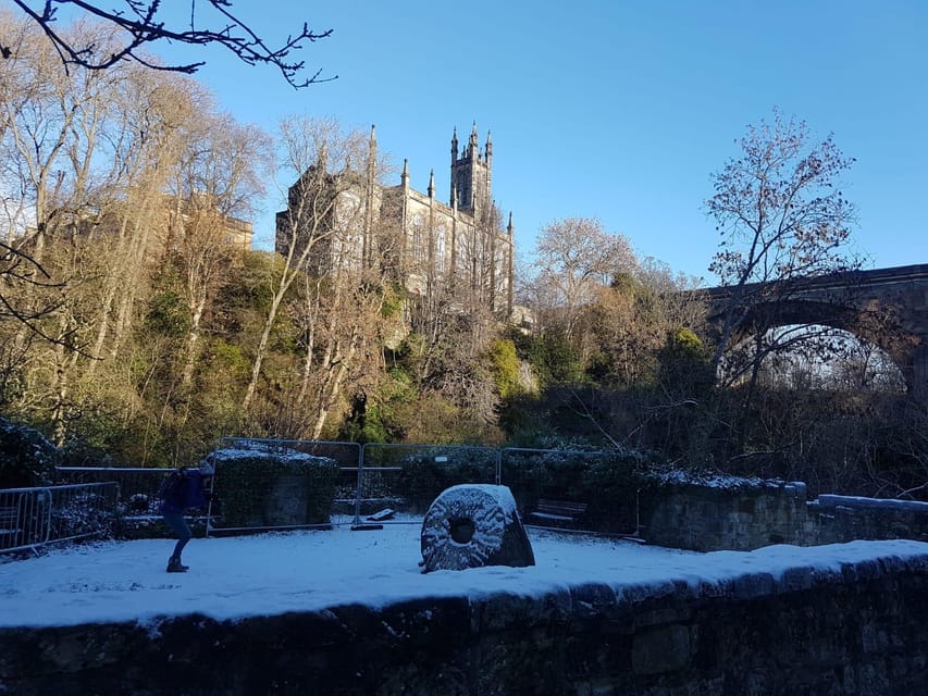 Edinburgh: Dean Village and Circus Lane Walking Tour - What the guide actually does for you, and why it matters in 2 hours