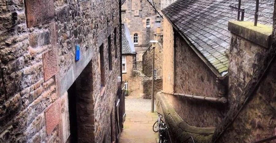 Edinburgh: Dean Village and Circus Lane Walking Tour - Meeting at the Sir James Young Simpson statue, and how to start without stress