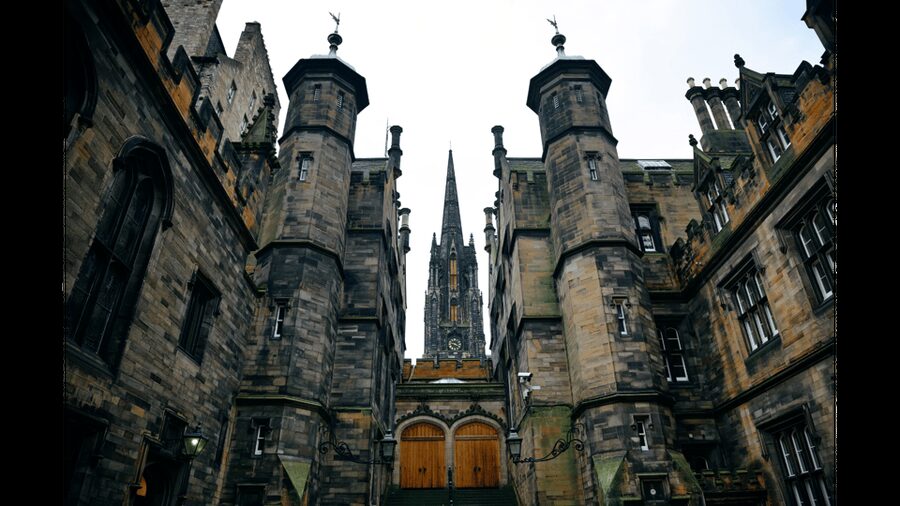 Edinburgh: Discover Edinburgh's Old Town Walking Tour - Up Toward Edinburgh Castle and the Scott Monument Views