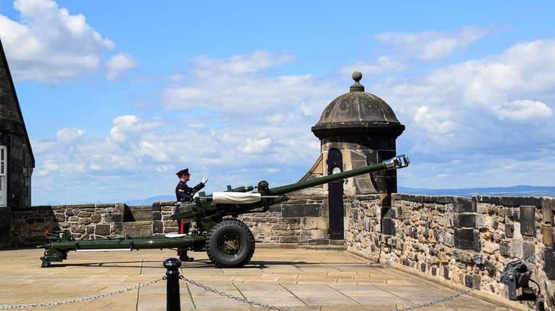 Edinburgh: Edinburgh Castle Guided History Tour with Tickets - What You Can Do After the Guide Finishes