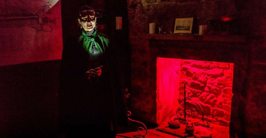Edinburgh: Evening Underground Ghost Tour - Edinburgh Vaults at night: what the tour is really like