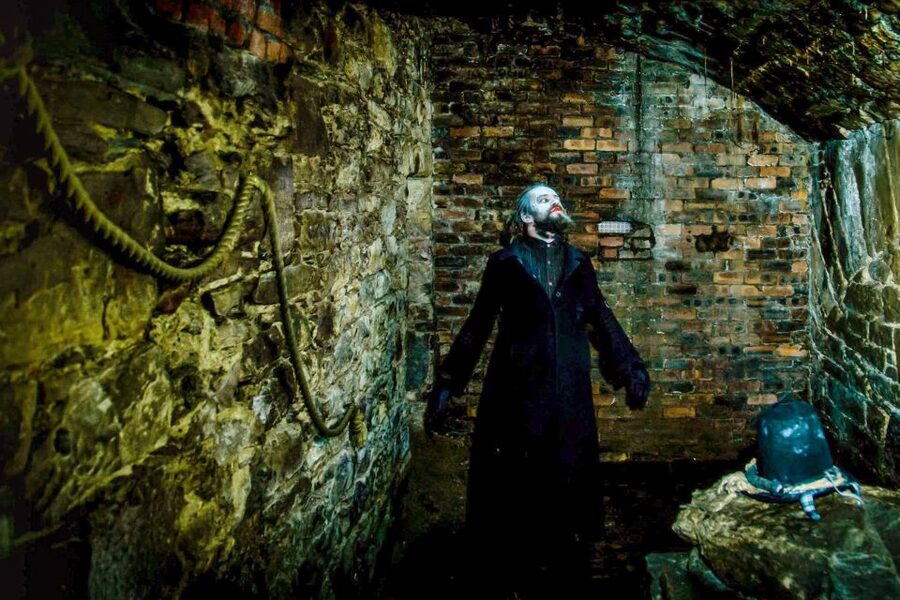 Edinburgh: Evening Underground Ghost Tour - Greyfriars Kirkyard at night: the haunted graveyard stop