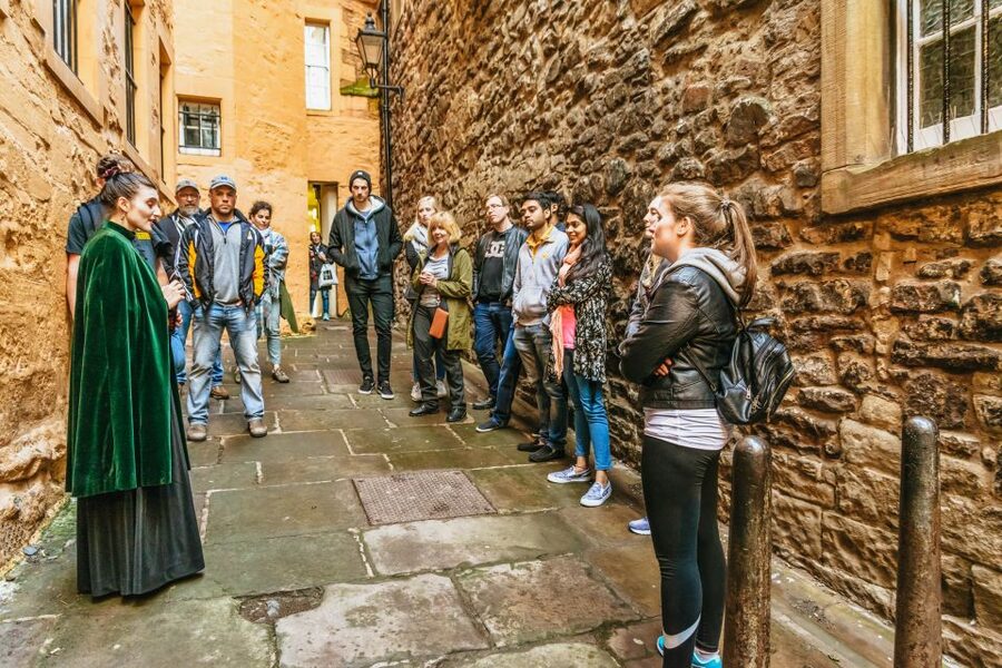 Edinburgh: Evening Underground Ghost Tour - Who should book this Edinburgh underground ghost tour