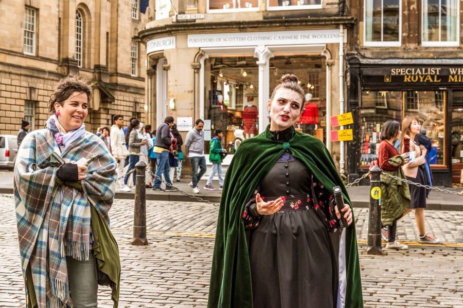 Edinburgh: Evening Underground Ghost Tour - Meeting on the Royal Mile and getting your bearings in time