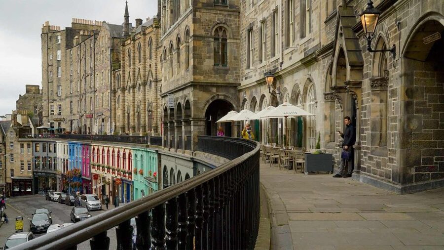 Edinburgh: Food & Drink Tasting Tour - A 3-hour Edinburgh food walk with real drink pairings